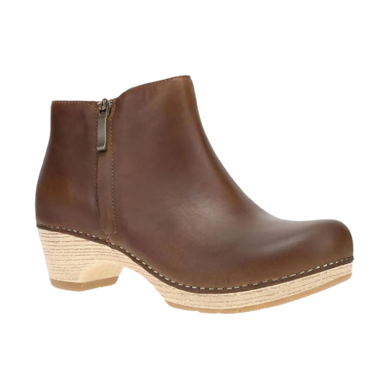 Premium Finish Dansko Women's Lizanne Boots - Tan Oiled Pull Up