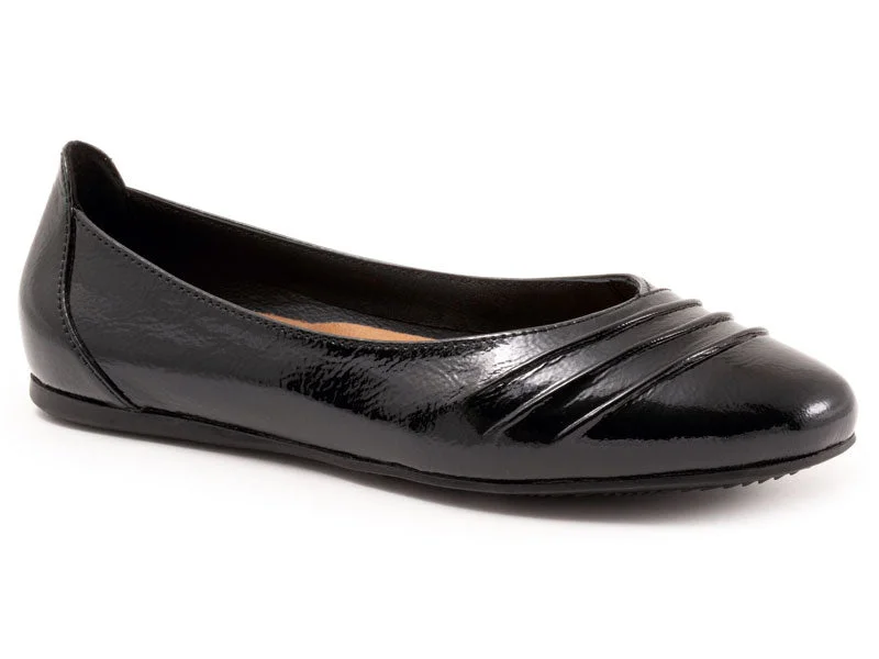 Slip-On Winter Shoes Softwalk Safi - Women's Flat Black Patent (005)