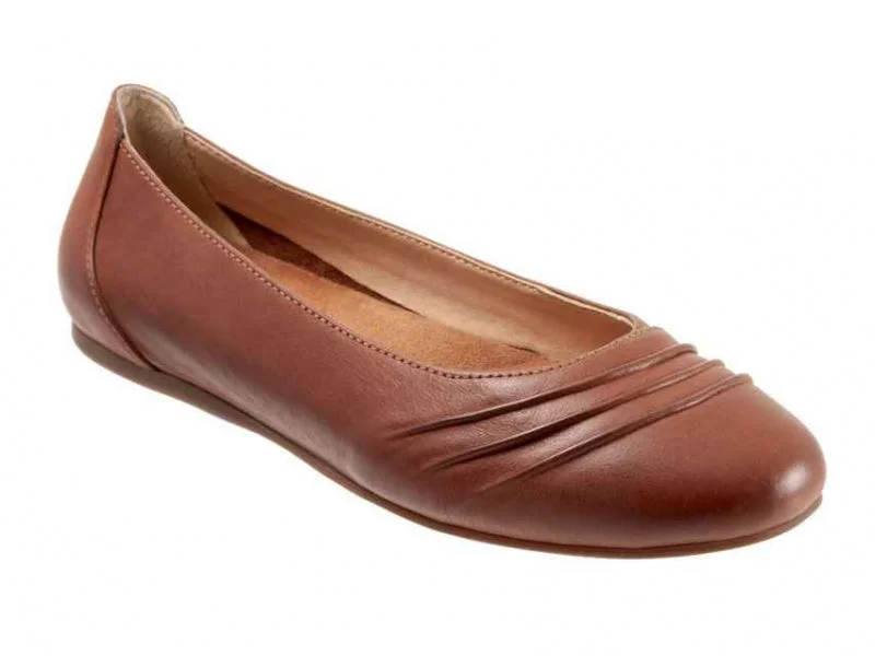 Comfortable Flats For Work Softwalk Safi - Women's Flat Cognac (206)